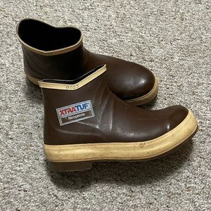 xtratuf short boots unisex 7! (women’s 9).